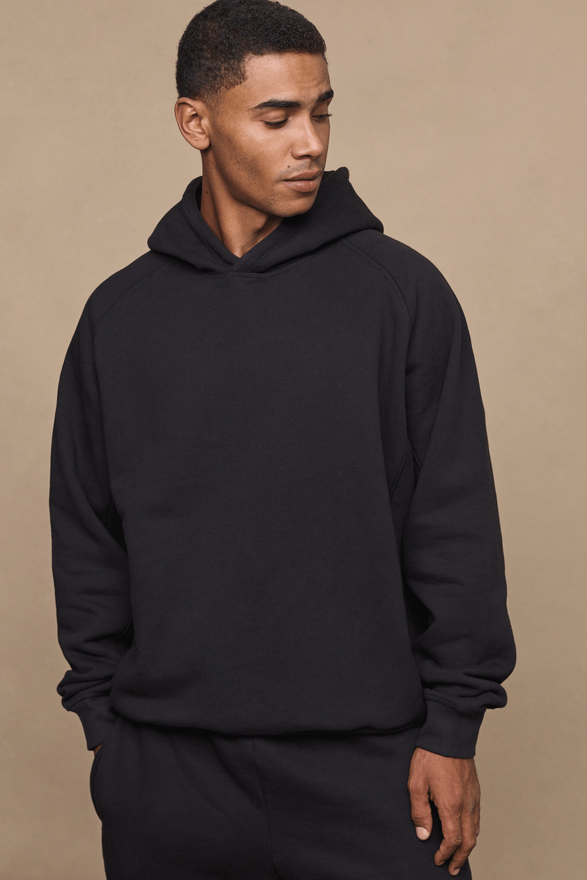 Men’s heavyweight cotton blend hoodie in Black with raglan sleeves by Raith